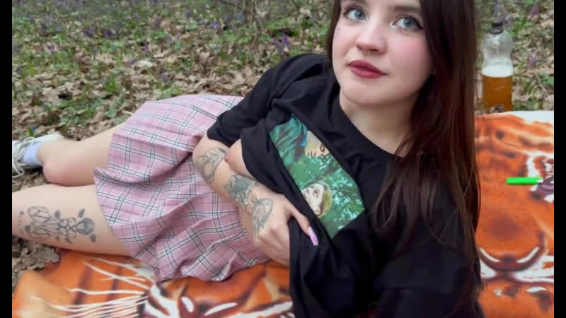 Девушку ебут в лесу - смотреть русское порно видео онлайн