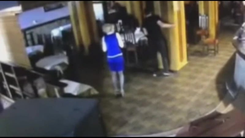 Камеры наблюдения сняли вооруженное нападение на борца в махачкале