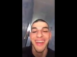 Перископит, пока подружка скачет на члене