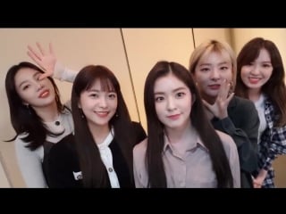 레드벨벳이 reveluv 보고 싶어서 전하는 깜짝 근황! 요즘 밤에는 쌀쌀하니까 모두들 건강 조심하시고 다들 너무 보고싶어요 smtown redvelvet 레드벨벳