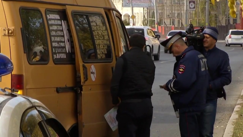 Водители астраханских маршруток ездят без прав