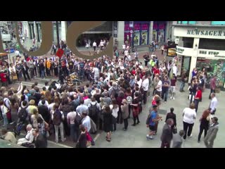 Rodrigo y gabriela busking grafton st dublin june 2014 the soundmaker