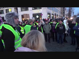 Gelbe westen in berlin = alle räder stehen still, wenn dein starker arm es will!