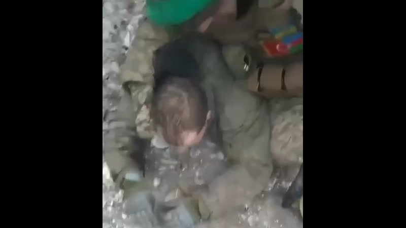 Кадры издевательств над российскими военнослужащими, попавшими в плен