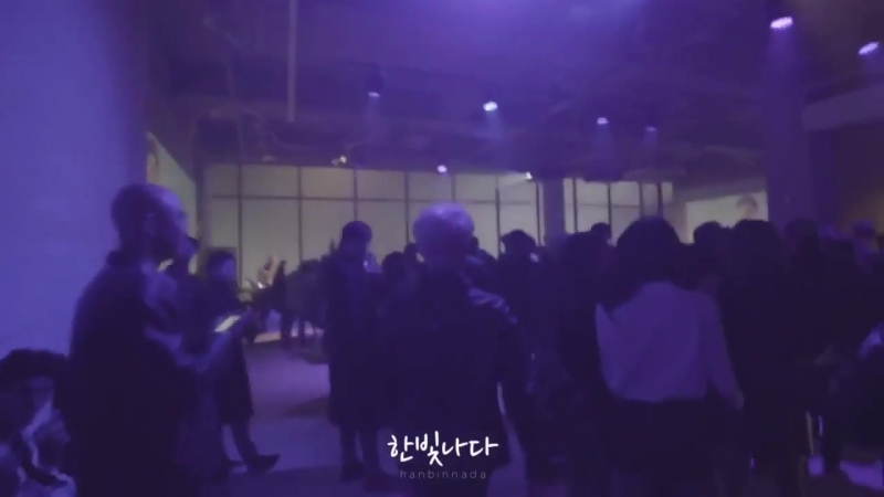 Yunhyeong entering winner's party venue spot donghyuk and bobby too
