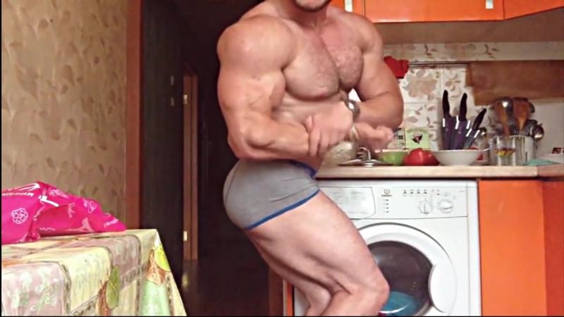 18 летний бодибилдер макс троян