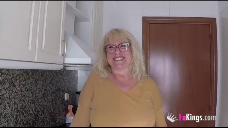 Внук трахает бабулю и сливает ей в рот много спермы