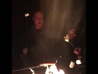 Илон маск жарит маршмеллоу