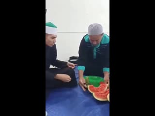 Doa dan cara makan buah