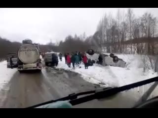 Видео с места жуткого дтп под тверью, где пострадали 11 человек