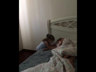 Теона будит мару)))