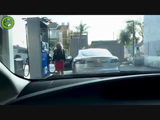 Блондинка и тесла