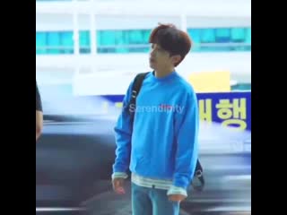 190920 dongsung @ airport in paris