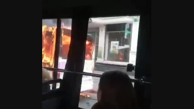 В краснодаре загорелась и взорвалась маршрутка