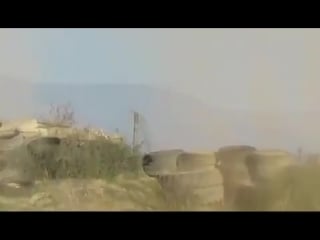 Жігіттер қызды дәретханаға қамап, сиқыған. Мөлдір киімдегі ана