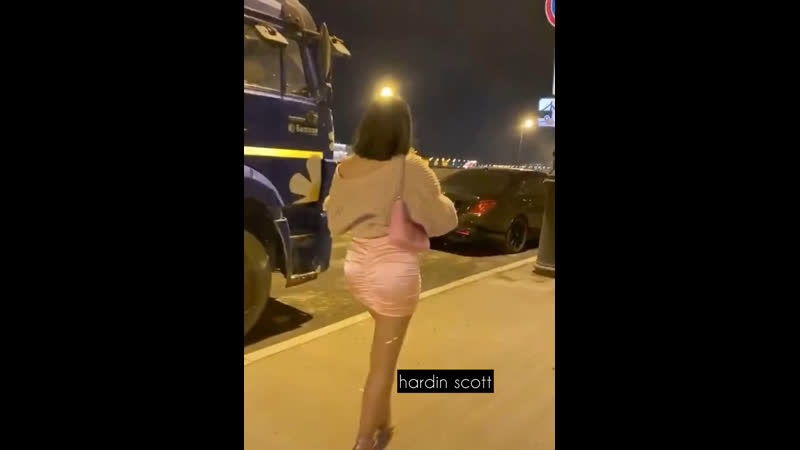 Пацан насадил на хуй самую татуированную проститутку Москвы