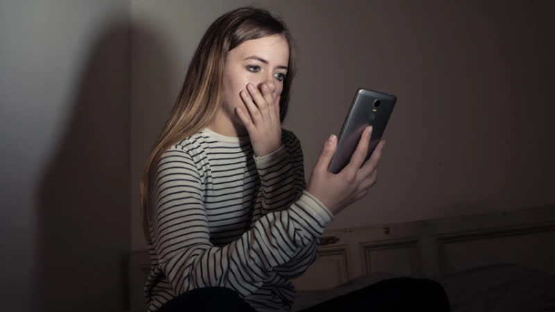 Женщину в интернете заставили раздеться и сняли это! мошенники и шантаж в социальной сети