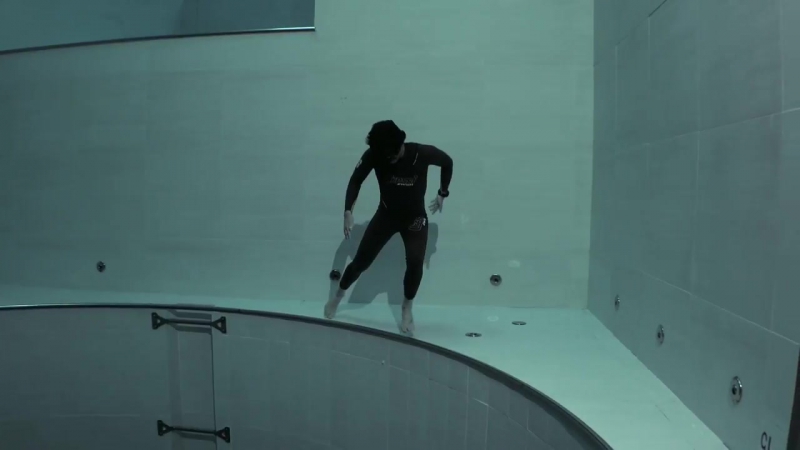 Самый глубокий бассейн в мире фридайвер гийом нери (vhs video)