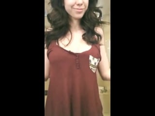 Вытащила грудь