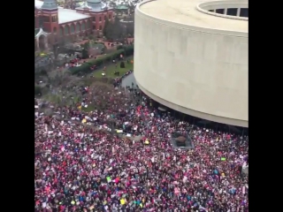 Вид с крыши в вашингтоне женшины на марше америка против трампа!rooftop view of the #womensmarch