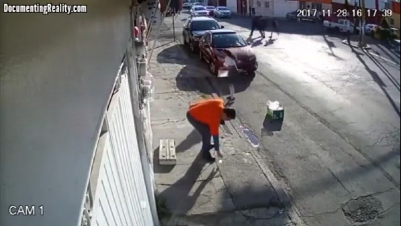 Скорее всего, он дал сигнал исполнителю и на неё совершено покушение по заказу