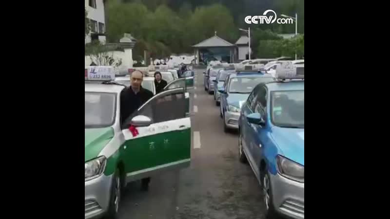 Китайский водитель такси трагически погиб, спасая утопающую девушку