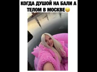 Плывет она ага😀