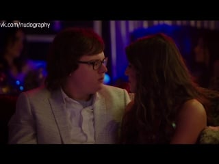 Девушки в клубе в фильме "машина времени в джакузи 2" (hot tub time machine 2, 2015, стив пинк)