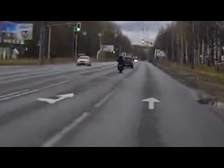 В зад влетел