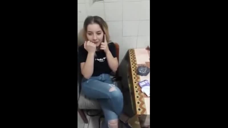 Пригласил попить кофе