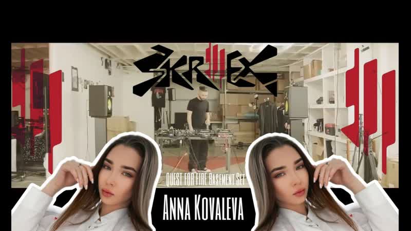 Вуктиль жалаңаш қыз қарау үшін көшеде келе жатыр