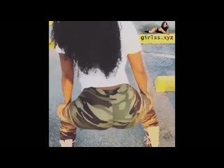 Трясет как надо (hot girl sexy booty shorts секс sexwife камшот porn тверк twerk попой ass)