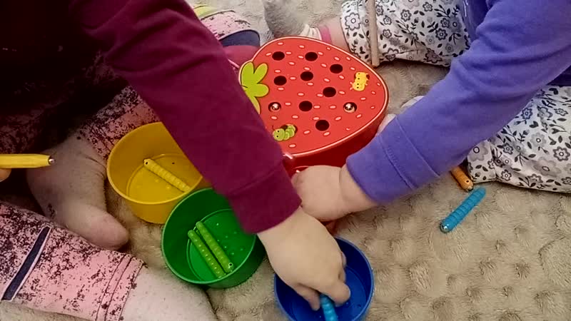 Игра поймай червяка клубника