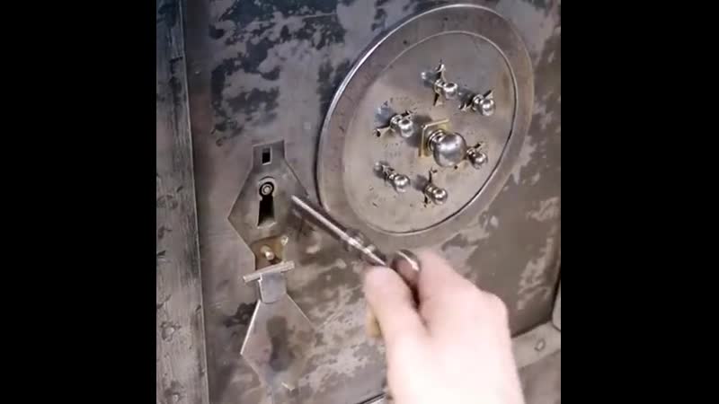 Сейф, которому 300 лет