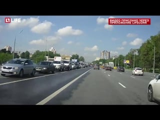 В москве попало на видео авто сенатора, мчавшееся по выделенной полосе