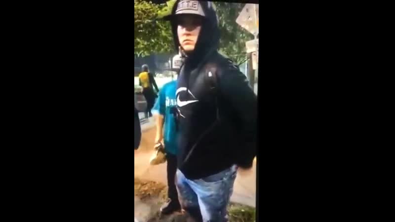 "военачальник" самопревозглашённой "автономной зоны" сиэтла раздал оружие молодые для наведения порядка в городе