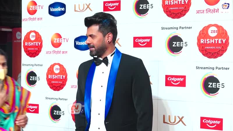 Kumkum bhagya pragya and abhi at zee rishtey awards 2020 sriti jha and shabbir
