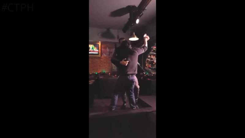 Мэддисон и подсосы в караоке