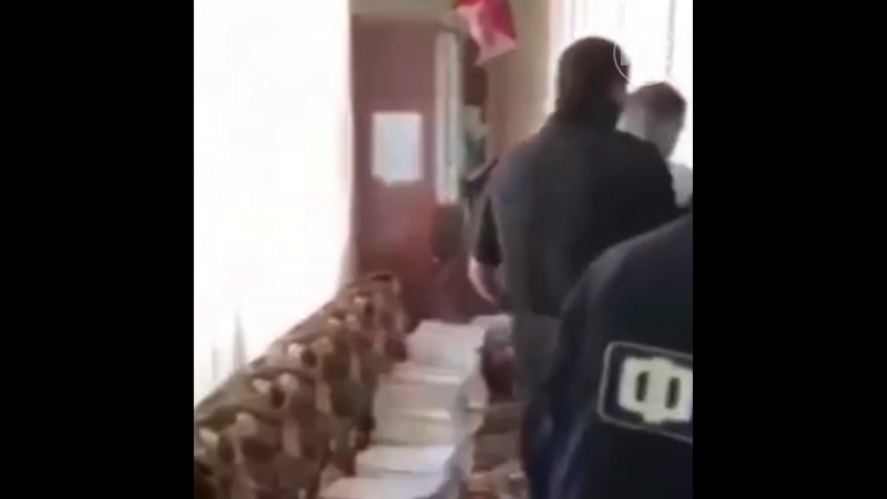 Сотрудники фсб задержали стражей порядка за вымогательство