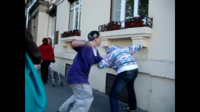 Драка (рэпер хотел секса с парнем, но парень отказал, сказав что натурал)