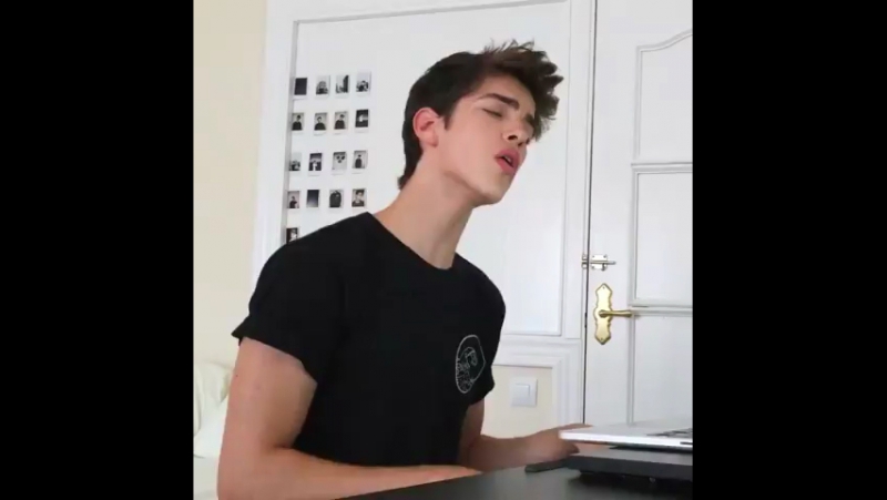 Manu rios sings