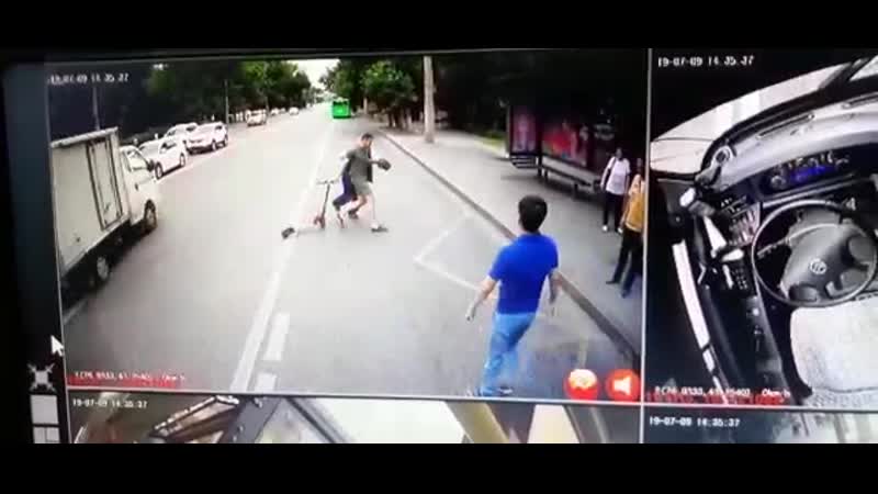 Дтп с автобусом и самокатом часть 1