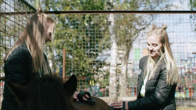 Лера и геля @twixi twins волонтеры молодые!