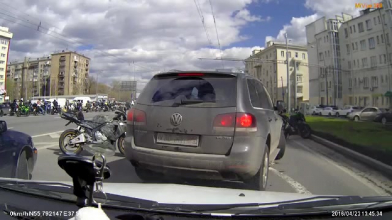 Байкеры самовольно перекрывают город