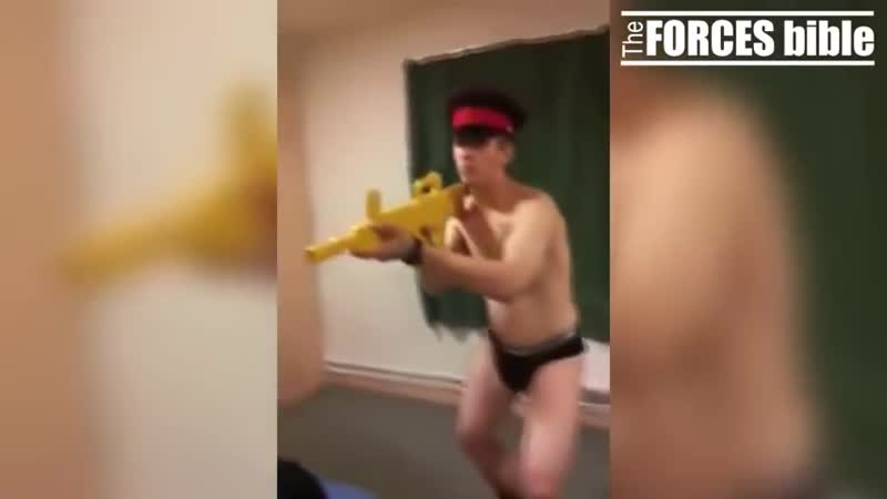 Кадеты танцуют в трусах