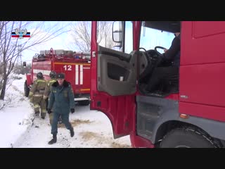 Спасатели мчс продолжают оказывать помощь по извлечению автотранспортных средств из снежных замётов