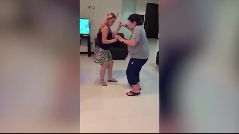 Марадона снял трусы во время танца