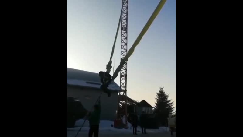 В алма аты молодые сорвался с атракциона