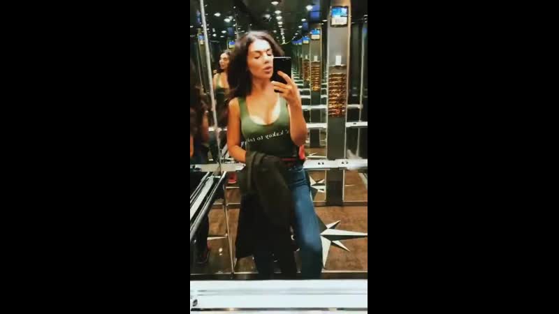 Без лифчика анна седакова засветила голую грудь сиськи показала грудь засветы знаменитойтей