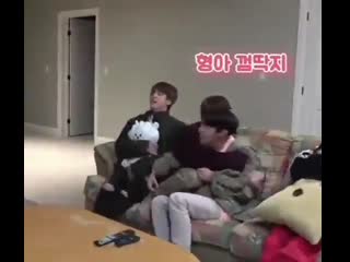 The way jungkook hugged hoseok so tightly and hoseok just hugged his legs this is so cute shut up